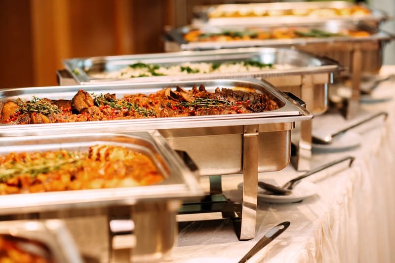 Reich gedecktes All-you-can-eat-Buffet