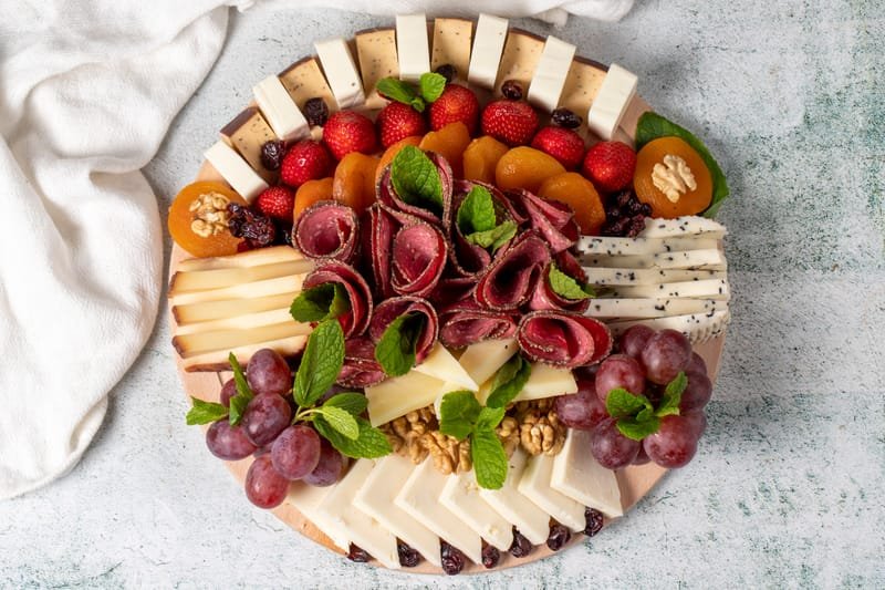 Kalte Platte mit Aufschnitt und Käse